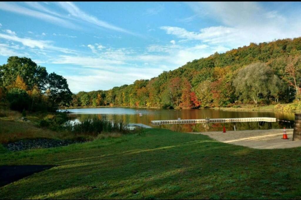 *Amenity-Filled Waterfront Oasis @Saw Creek Estates Near Waterfalls And Hiking* East Stroudsburg Ngoại thất bức ảnh