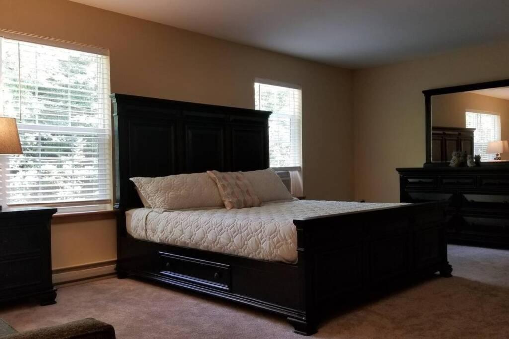 *Amenity-Filled Waterfront Oasis @Saw Creek Estates Near Waterfalls And Hiking* East Stroudsburg Ngoại thất bức ảnh