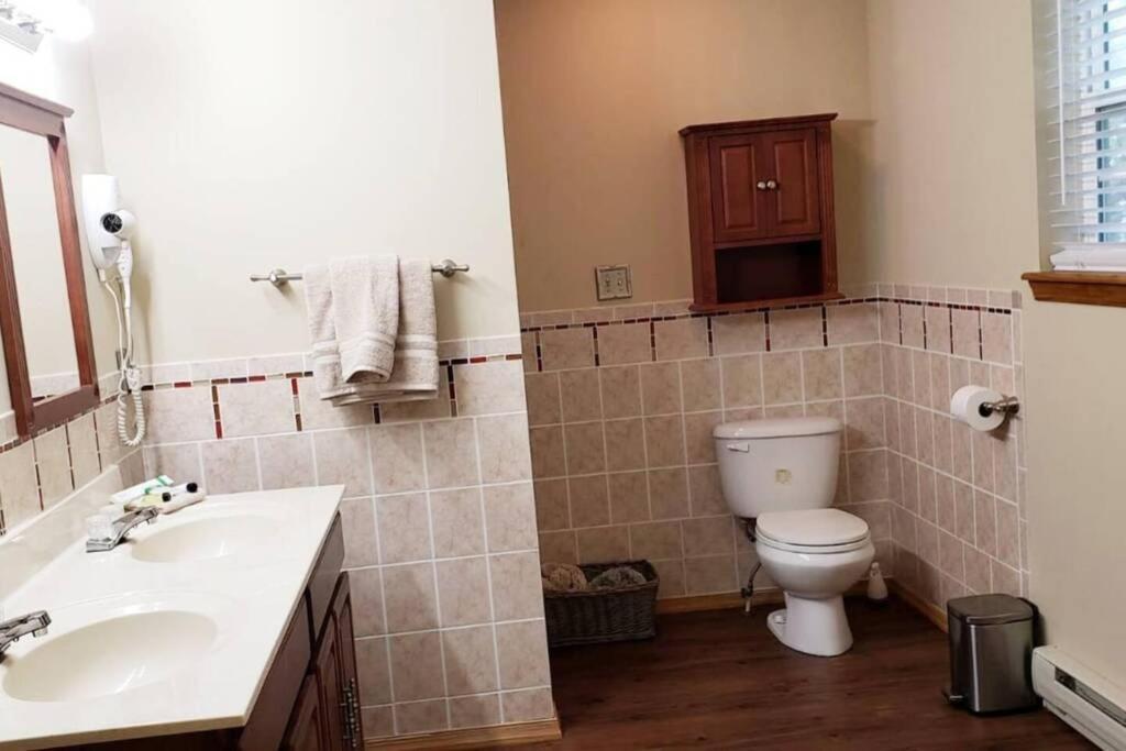 *Amenity-Filled Waterfront Oasis @Saw Creek Estates Near Waterfalls And Hiking* East Stroudsburg Ngoại thất bức ảnh